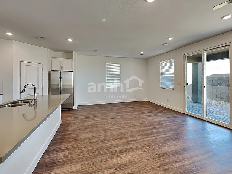 10122 Cathedral Spires Ave — Photo 4