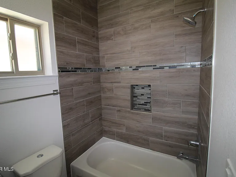 620 Adrian Arellano St W — Photo 54
