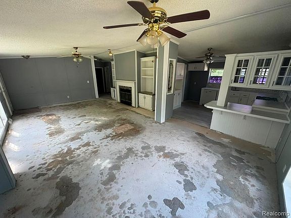 4th image of 5044 S Naomikong Dr
