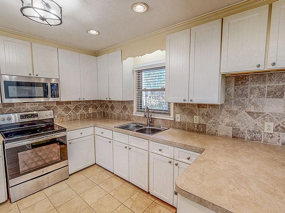 4th image of 10504 N Roxboro Rd