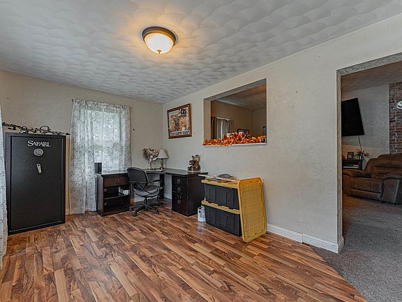 3rd image of 104 N Pear
