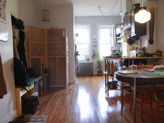 2nd image of 940 Kent Ave #3A