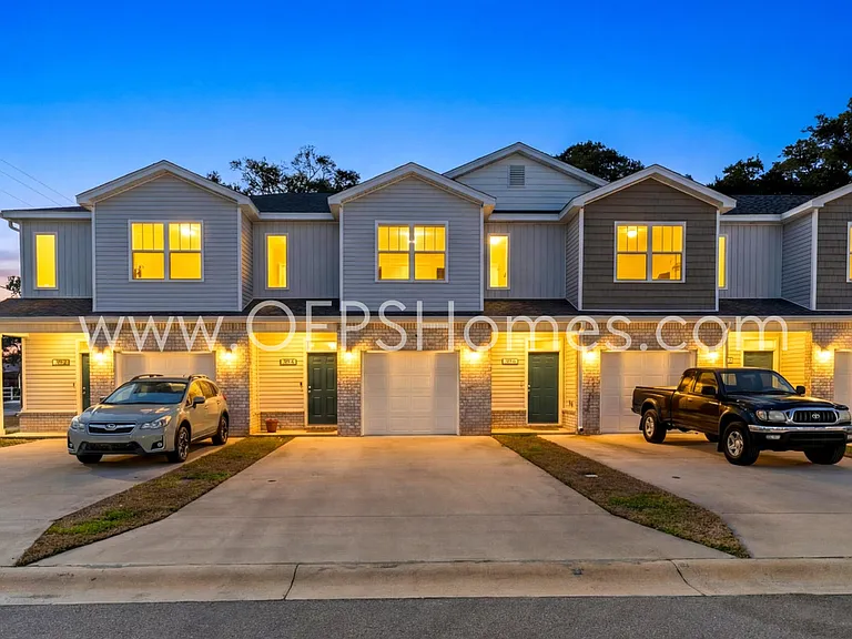 319 Carmel Dr #4 — Photo 3