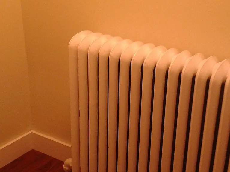 Heat is radiator. This is at the bottom of the stairs - the entranceway.
