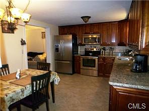 4th image of 5 Morrissey Ln