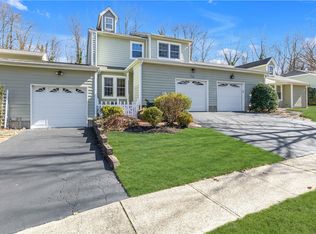 14 Victorian Ct, Huntington, NY 11743