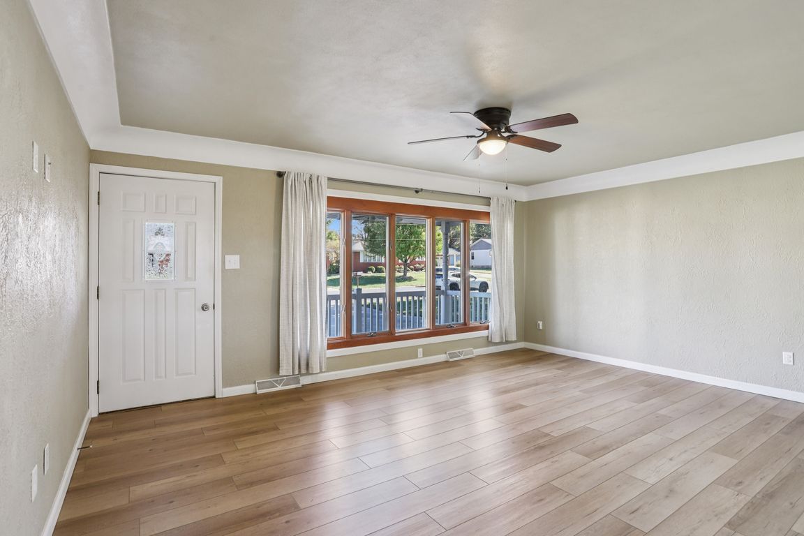 next background image