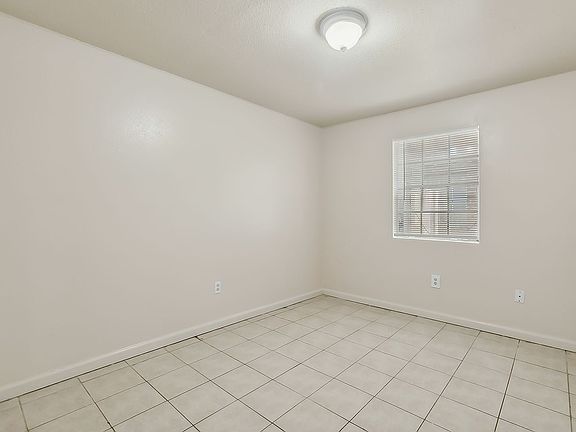 4th image of 913 W Monterey Ct APT D