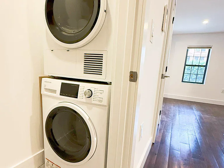 316 Halsey St #1 — Photo 6