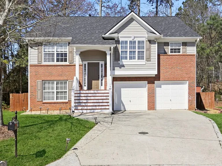 2400 Hampton Estates Dr SW #A — Photo 1