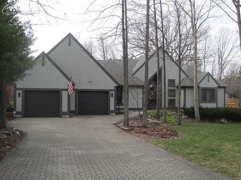 1st image of 9071 Twin Oaks Ct