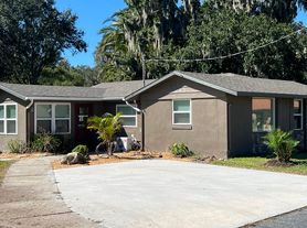 8345 Lakeshore Dr, Yalaha, FL
