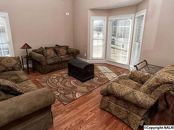 3rd image of 122 Pavilion Dr