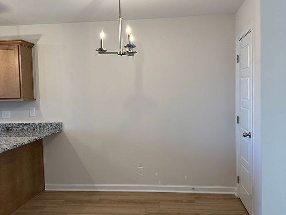 5th image of 134 Quarry Point Dr