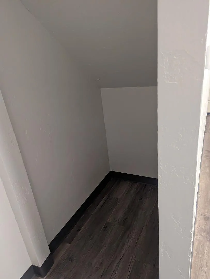 1360 Glenwood Ave — Photo 3