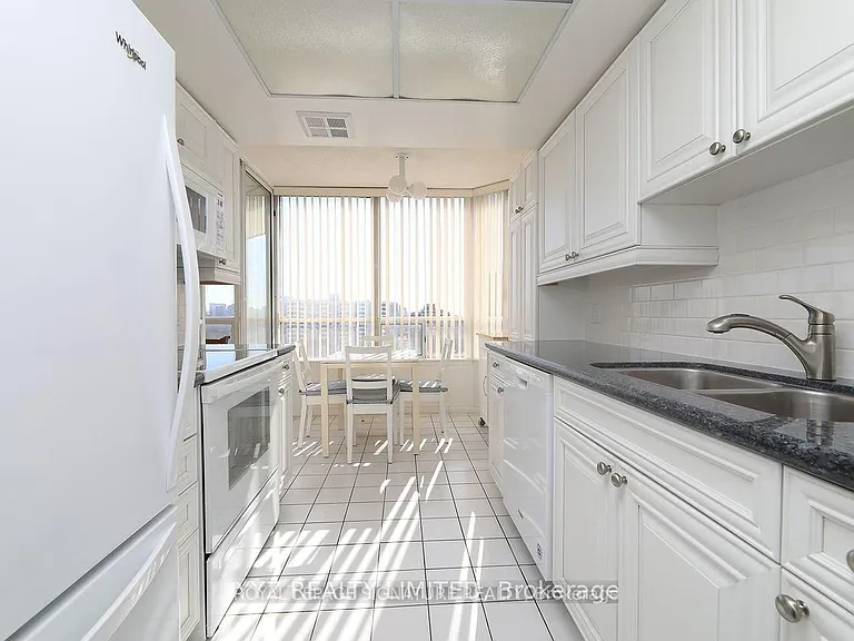 1101 Steeles Ave W #1110 — Photo 7