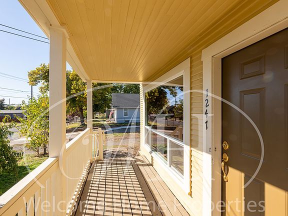 3rd image of 1247 Boyer Ave