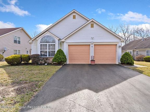 3rd image of 21 Morning Glory Ln