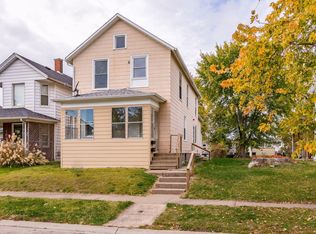 1005 E 7th St, Muscatine, IA 52761