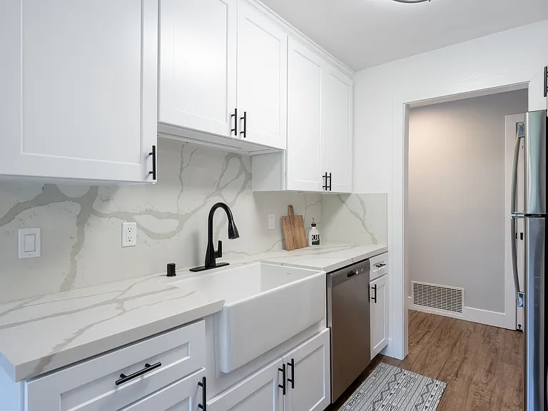 Skylark Apartments — Photo 4