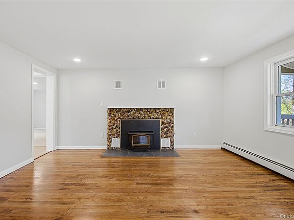 3rd image of 892 Winterton Road