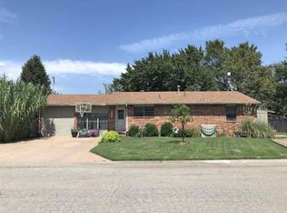 1203 E 10th St, Wellington, KS 67152