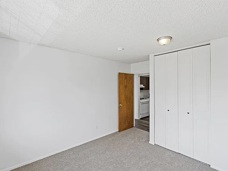 210 S Monroe St — Photo 11
