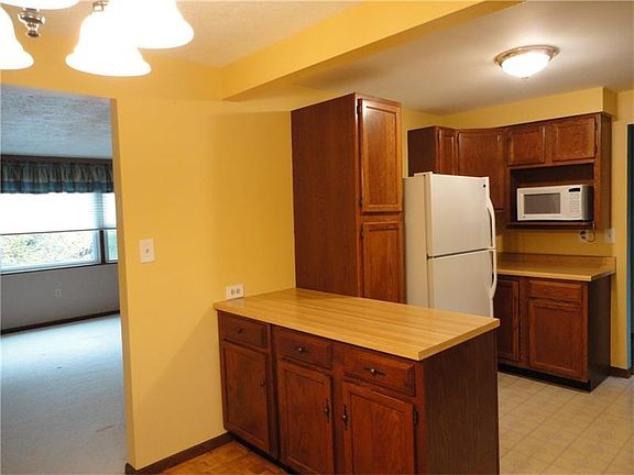 2nd image of 529 Abington Dr