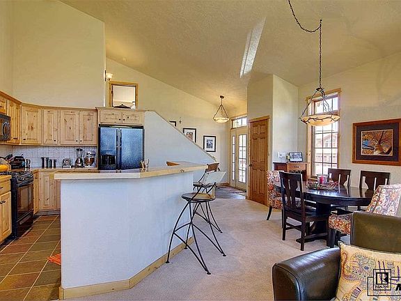 4th image of 490 Parkview Dr