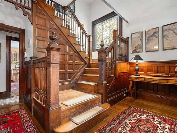 2nd image of 8 Larchmont St