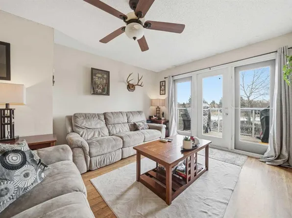 95 Summerwood Rd S, Airdrie, AB T4B 1X1