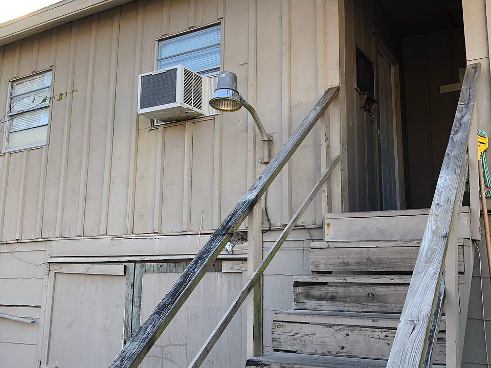 1st image of 1112 Dallas St