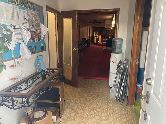 2nd image of 823 William St SE