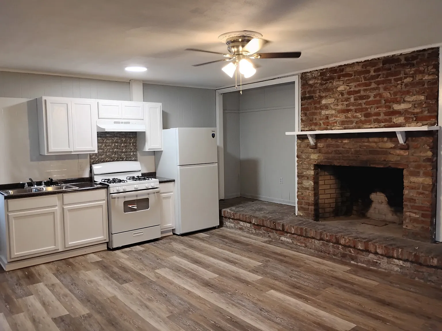 507 North 38th Avenue - C — Photo 1