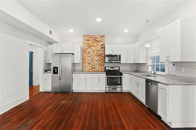 819 N Robertson St — Photo 6