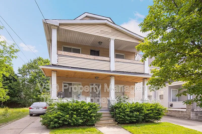 3 bed, 1.0 bath, 864 sqft, $995 — Photo 1