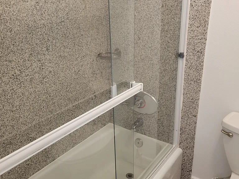 Sycamore Glen Apartments — Photo 8