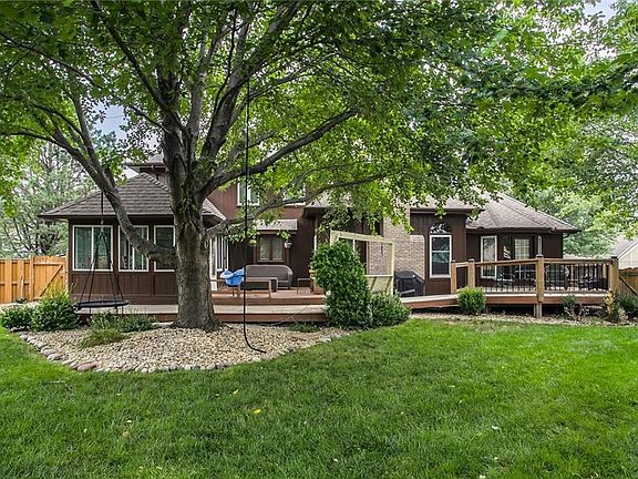 4th image of 2900 NW Westbrooke Cir