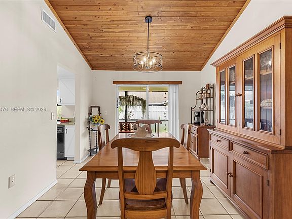 5th image of 11700 NW 41st St