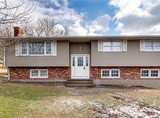 8 Cindy Ln, North Haven, CT 06473