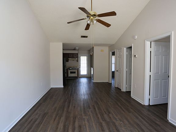 3rd image of 100 Lanier Dr APT 17