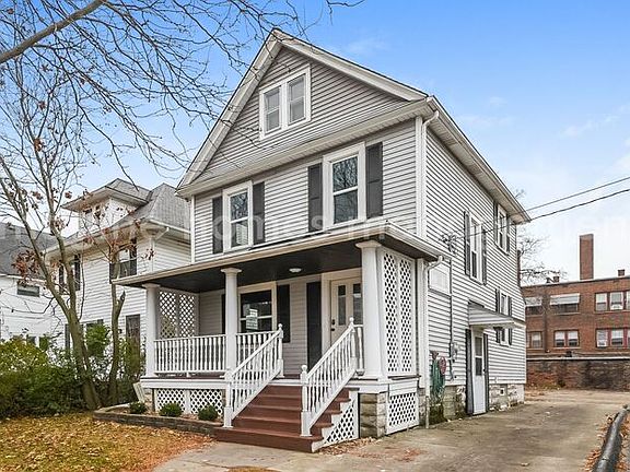 3rd image of 1416 Larchmont Ave