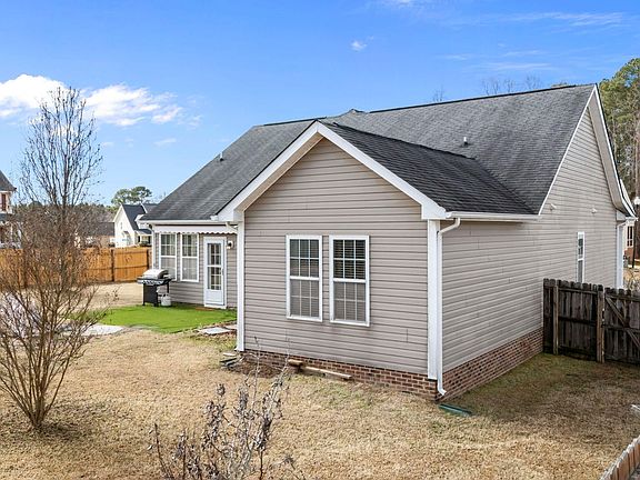 5th image of 2040 Applewood Dr
