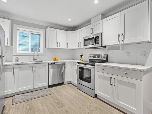 6739 Humphries Ave #Basement, Burnaby, BC V5E 3J2