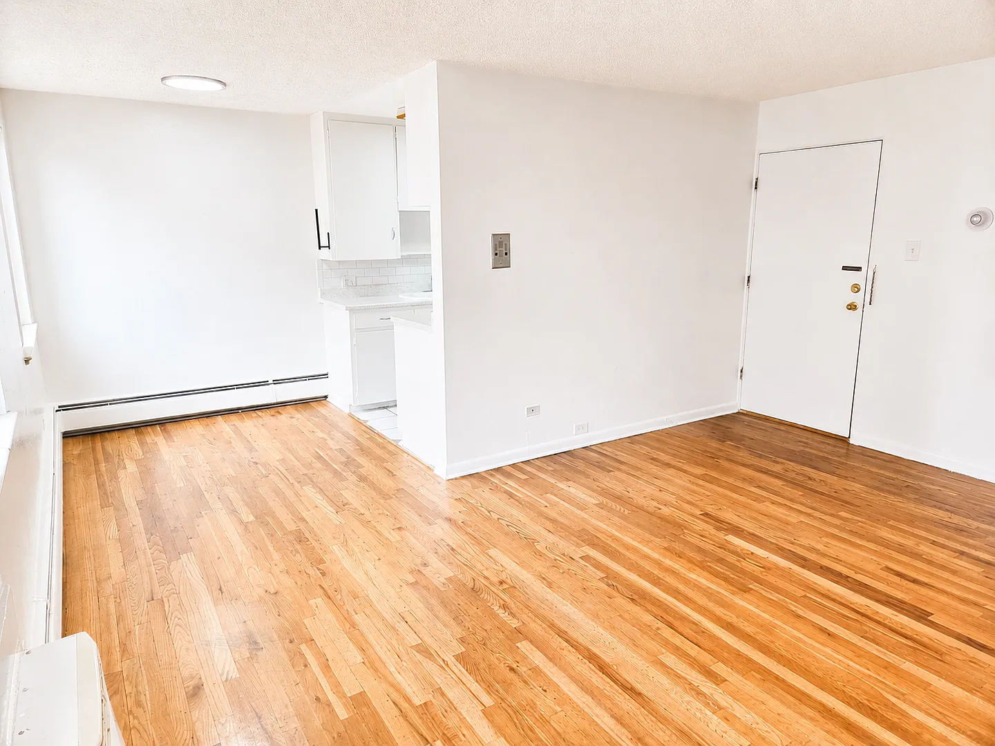 Dahlia Apartments in Hale neighborhood — Photo 3