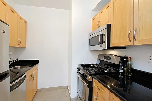 Rented by Mercedes Berk | media 12