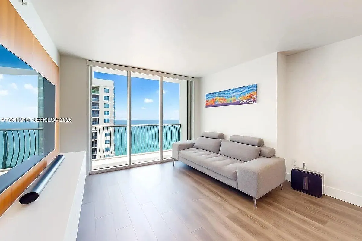 Building Photo - 1750 N Bayshore Dr #2803