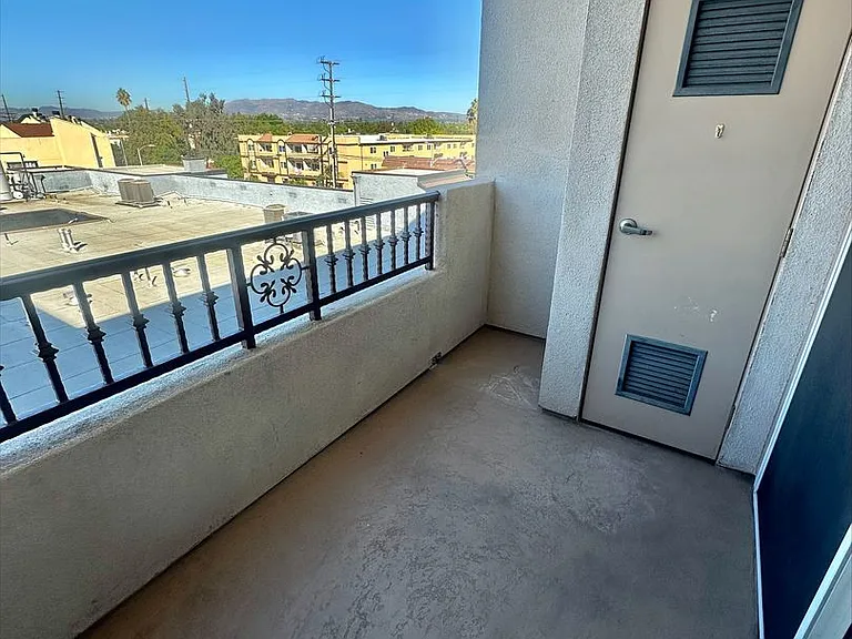Yaya Nordhoff Apartments — Photo 16