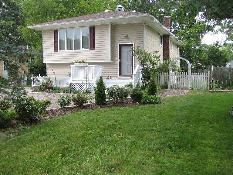 1st image of 47 Oakwood Dr