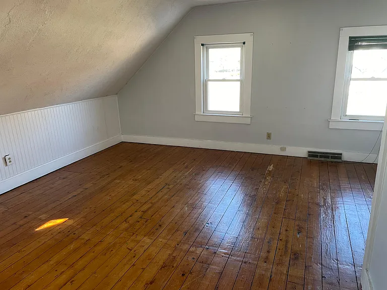 48 Salisbury Ave — Photo 8